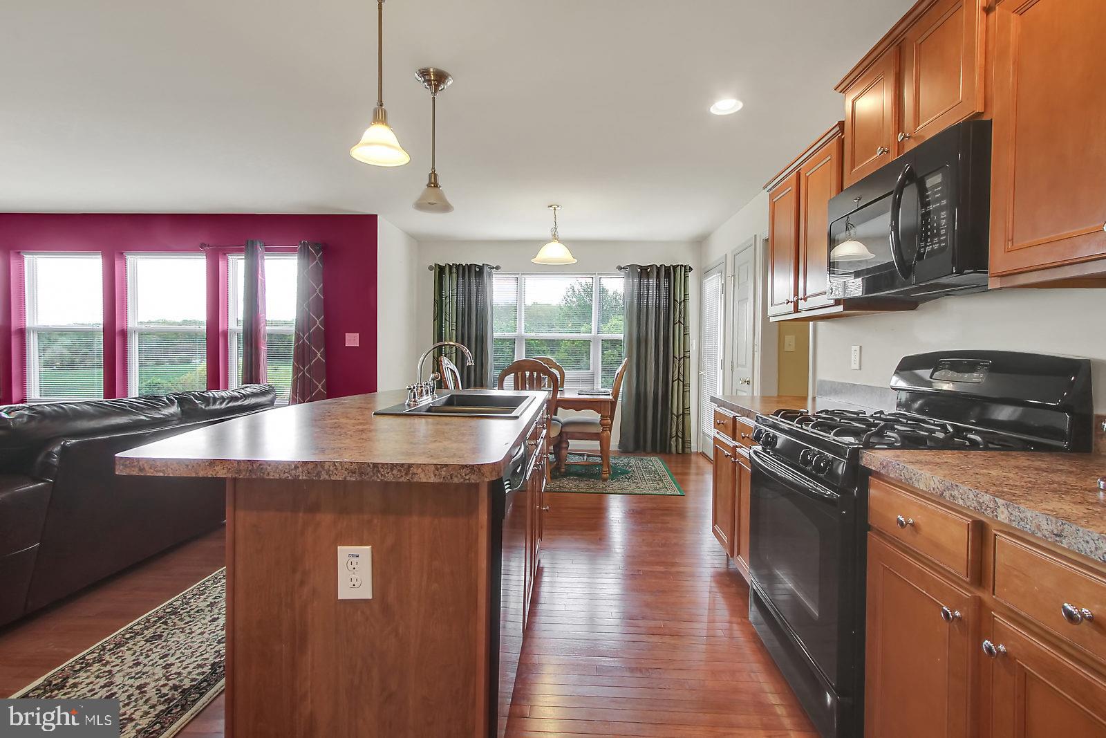 LAUREL VISTAS - Residential