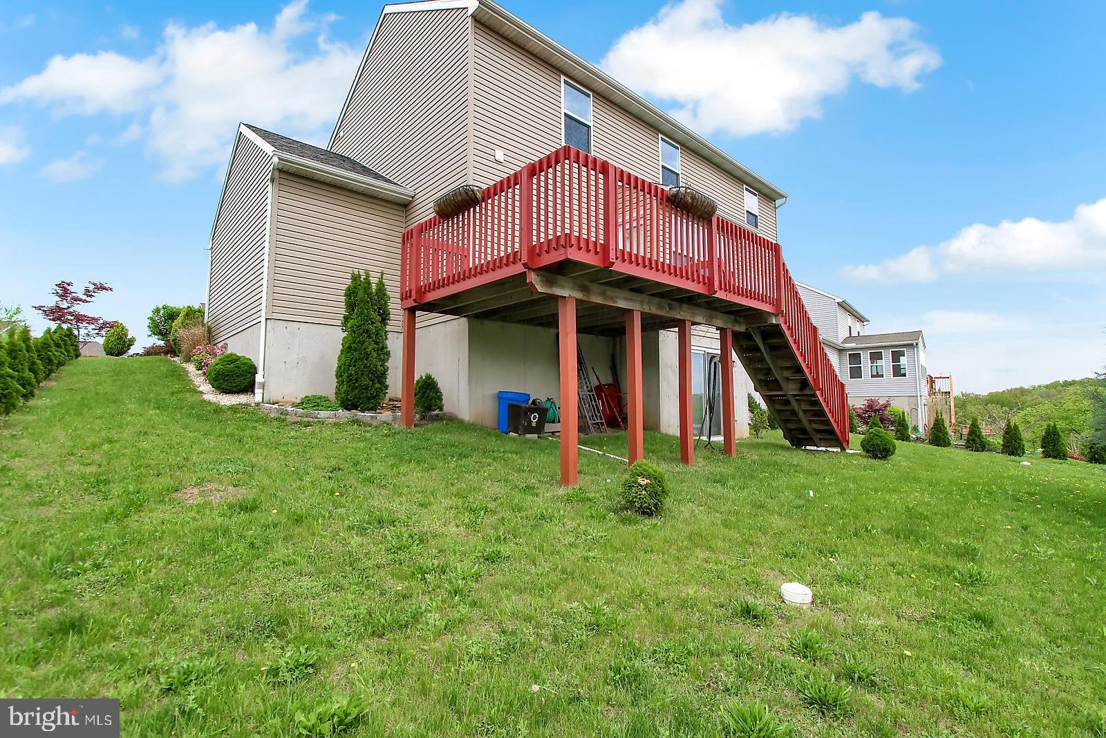 LAUREL VISTAS - Residential