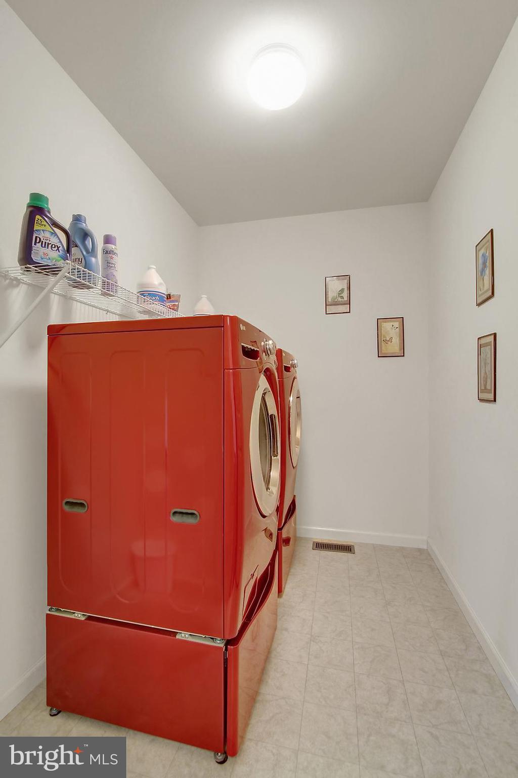 LAUREL VISTAS - Residential