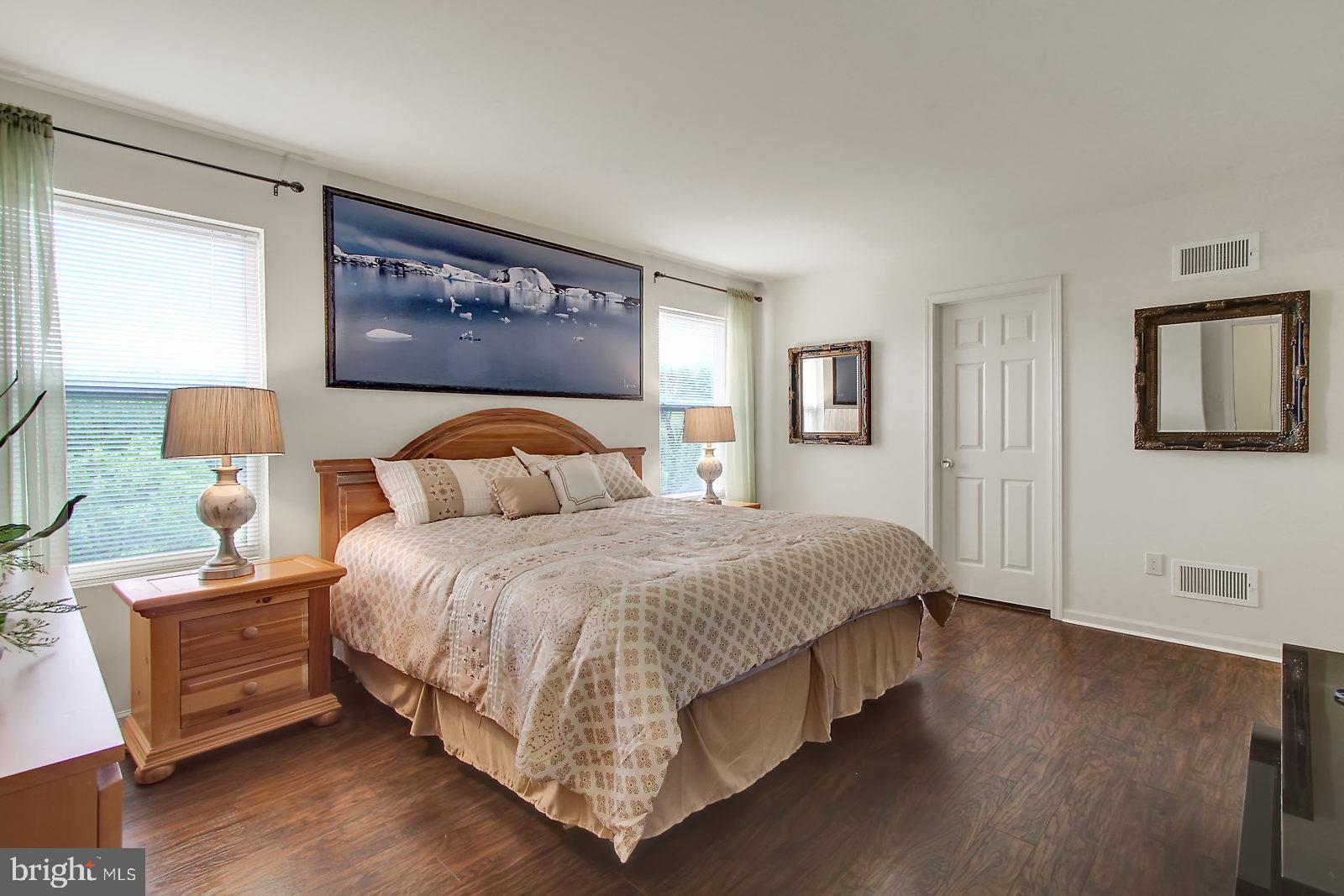 LAUREL VISTAS - Residential