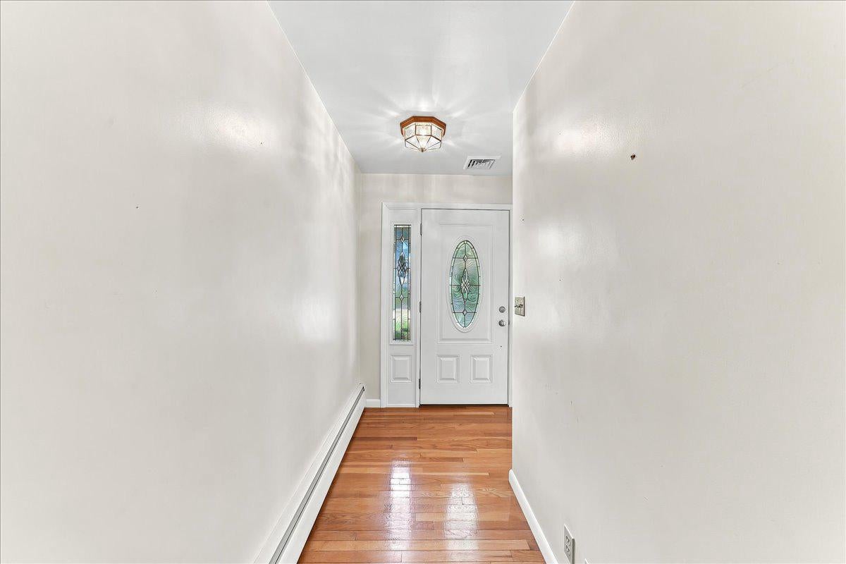 33 VAUX LANE