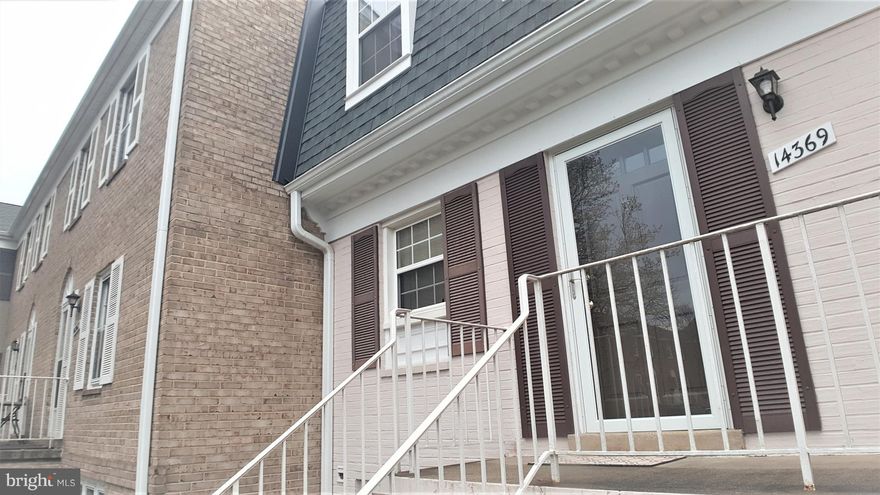 2Bed/1.5Bath Townhouse Style Condo in Centreville. New carpet through out, easy access to the library, bus stop, I-66, and close to Dulles Airpoet. Enjoy access to pool, basketball court, playground, jogging trail & parks. Rental includes water, trash removal, lawn maintenance & snow removal. NO pets allowed.