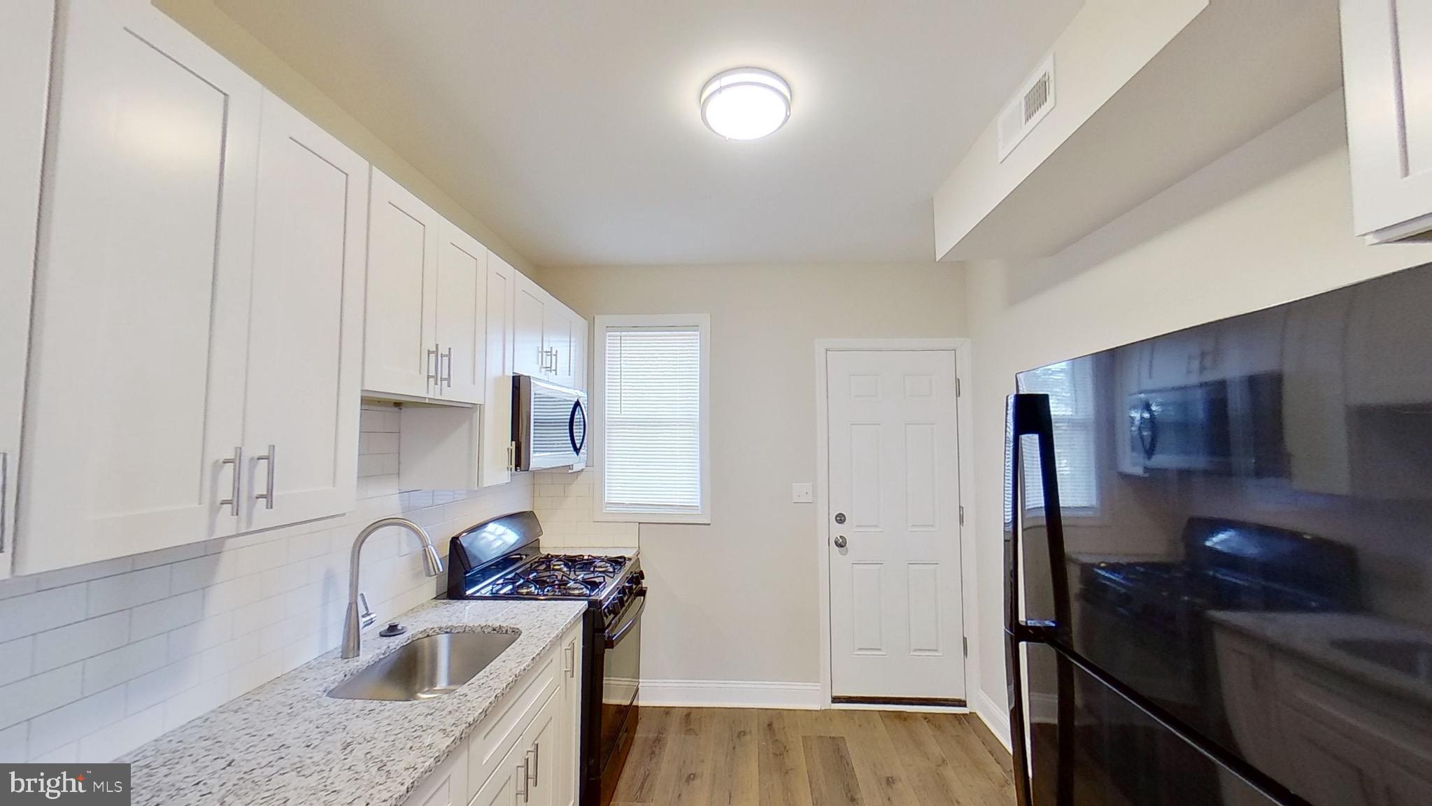 DOLFIELD - Residential Lease