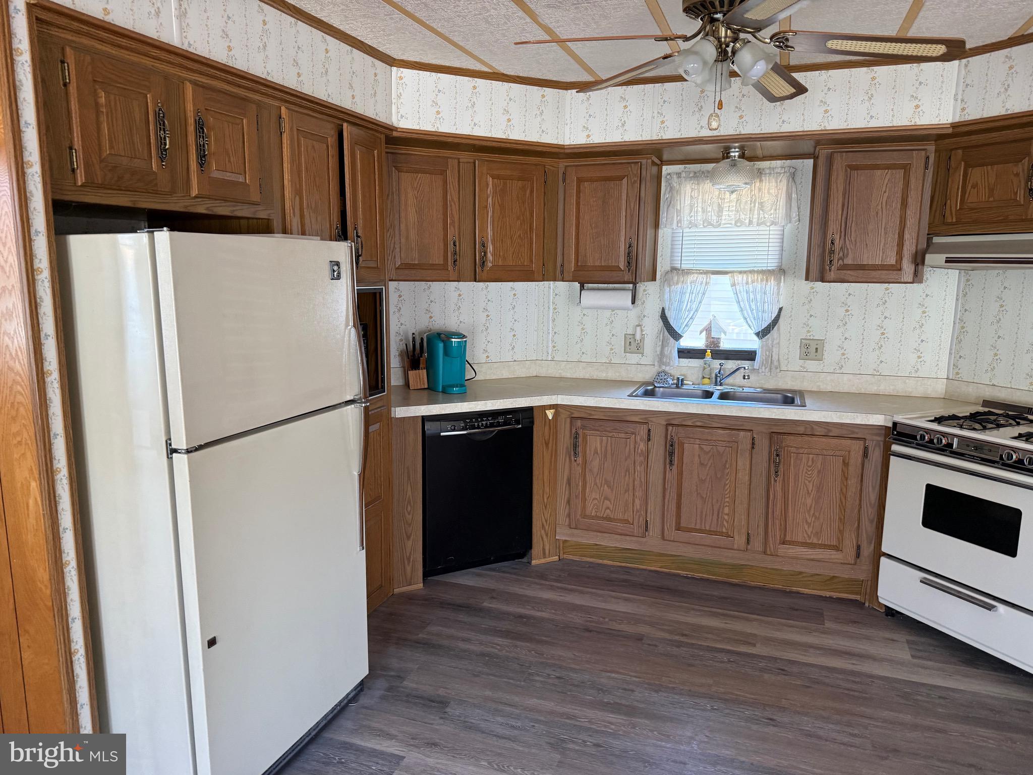 MURRAY MANOR - Residential