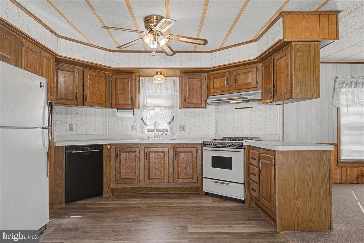 MURRAY MANOR - Residential