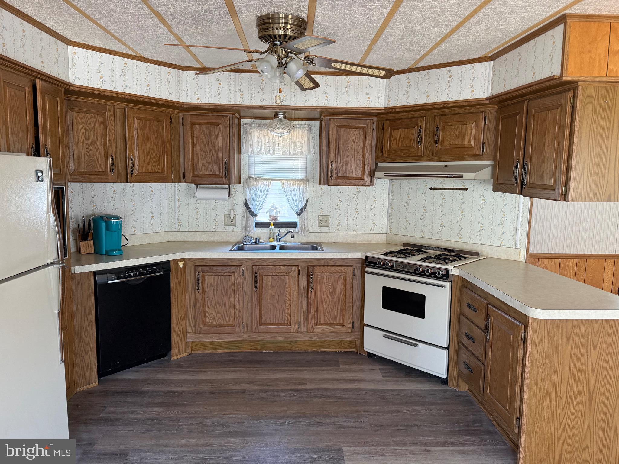 MURRAY MANOR - Residential