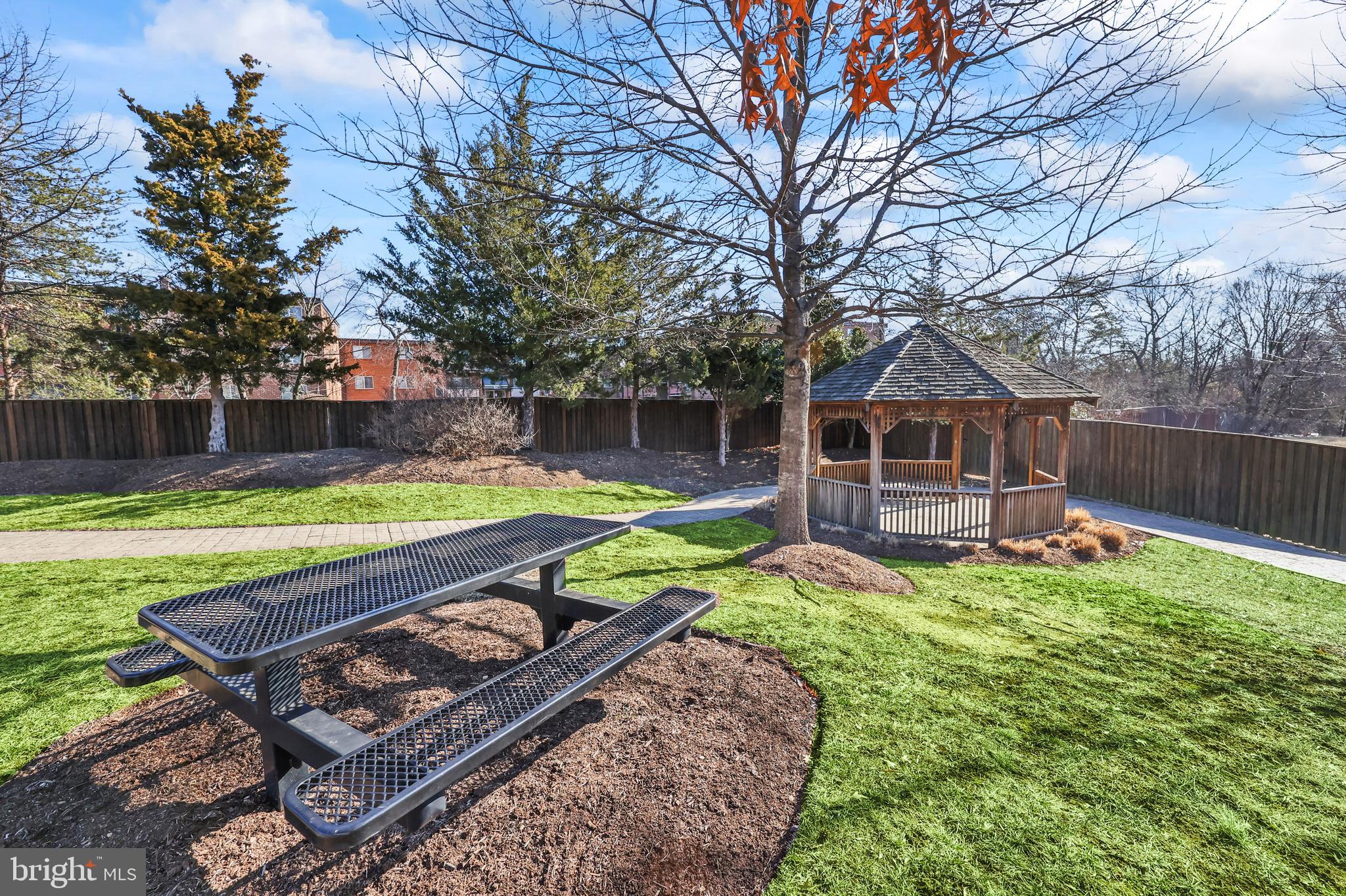 COURTYARDS AT FALLS GATE - Residential