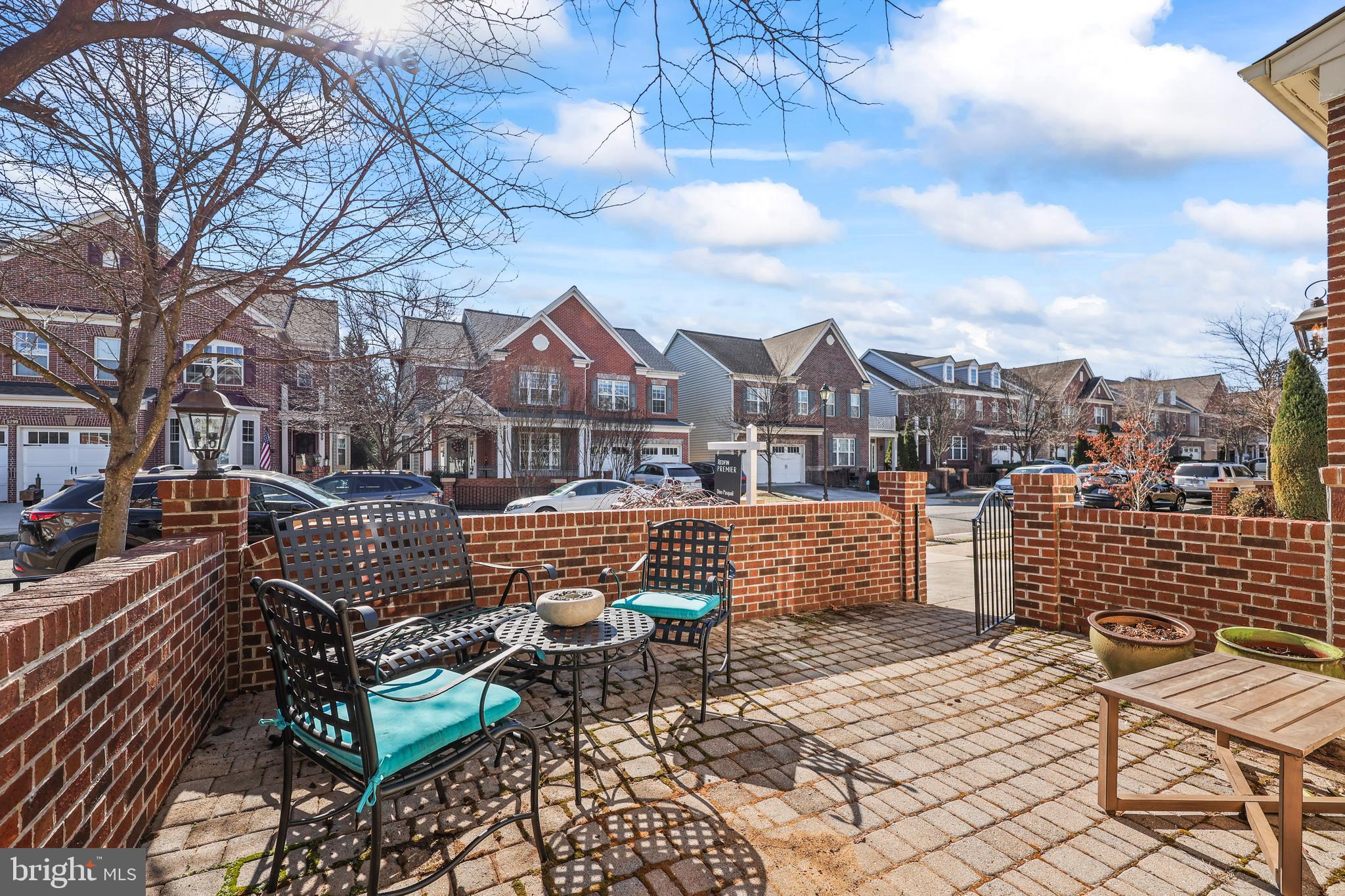 COURTYARDS AT FALLS GATE - Residential