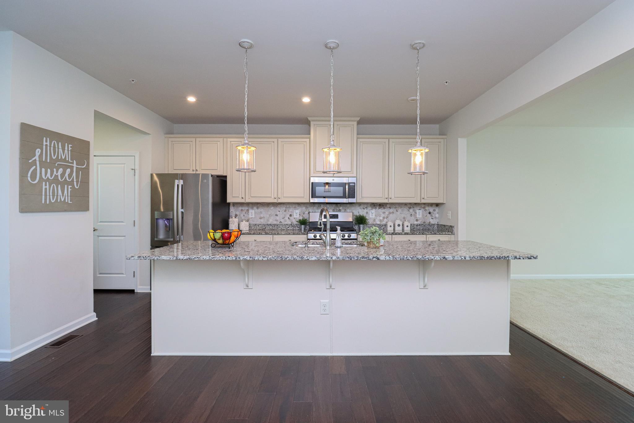 PONDVIEW - Residential