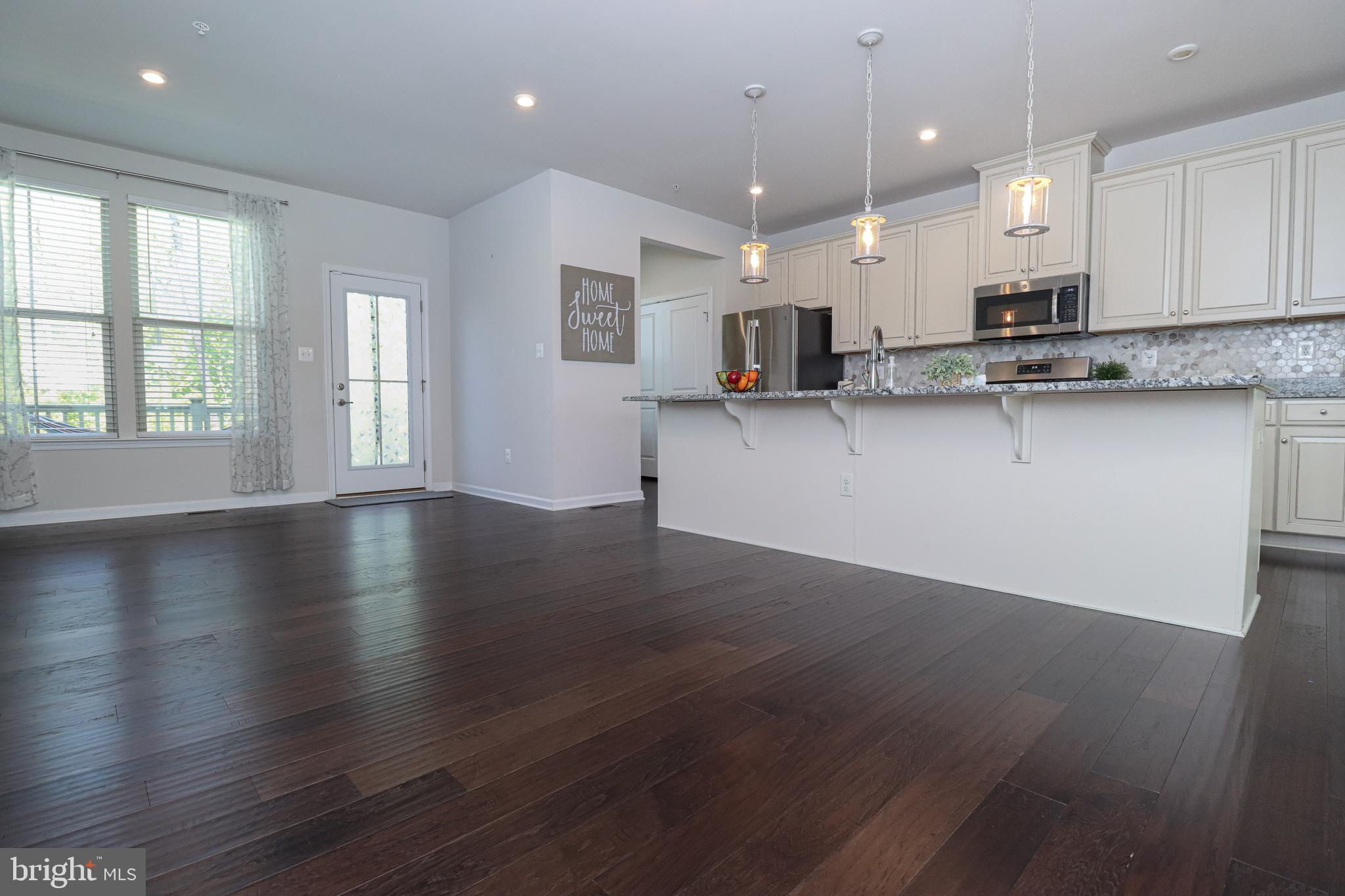 PONDVIEW - Residential