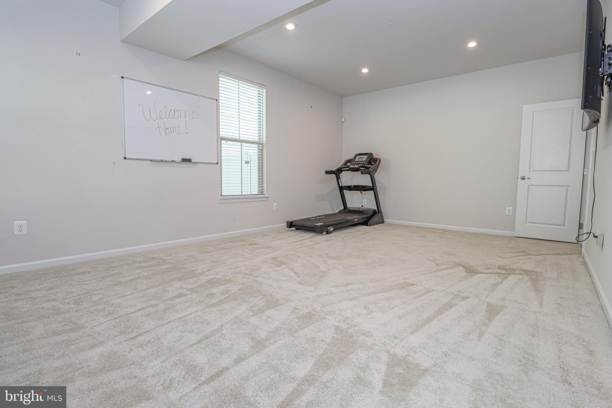 PONDVIEW - Residential