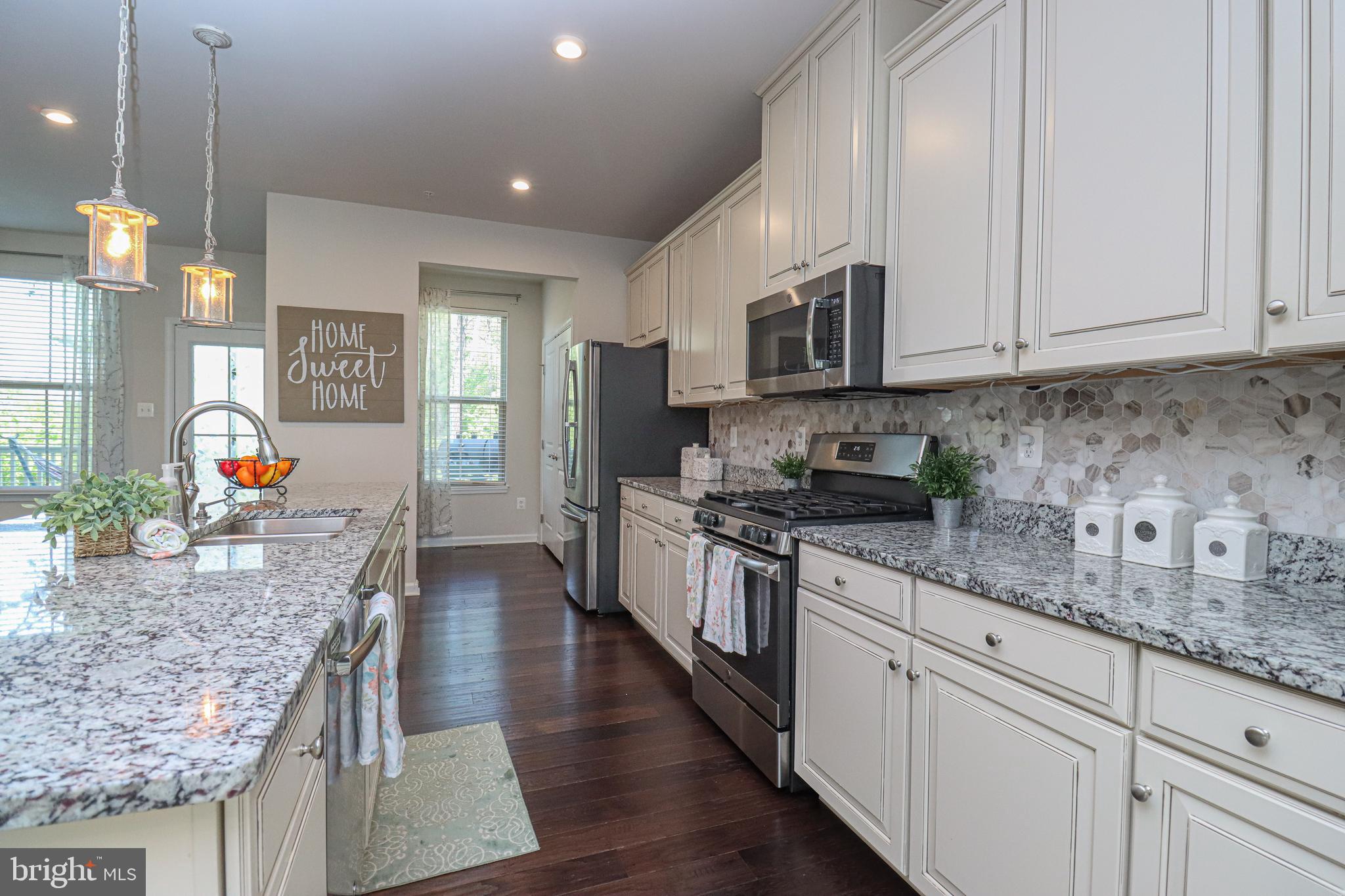 PONDVIEW - Residential