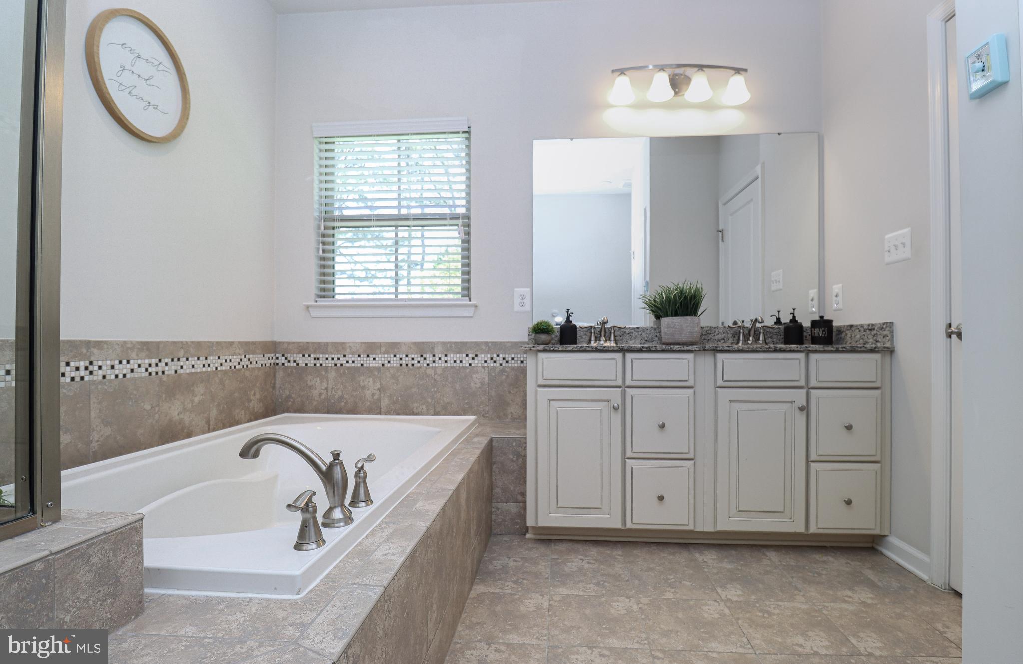 PONDVIEW - Residential