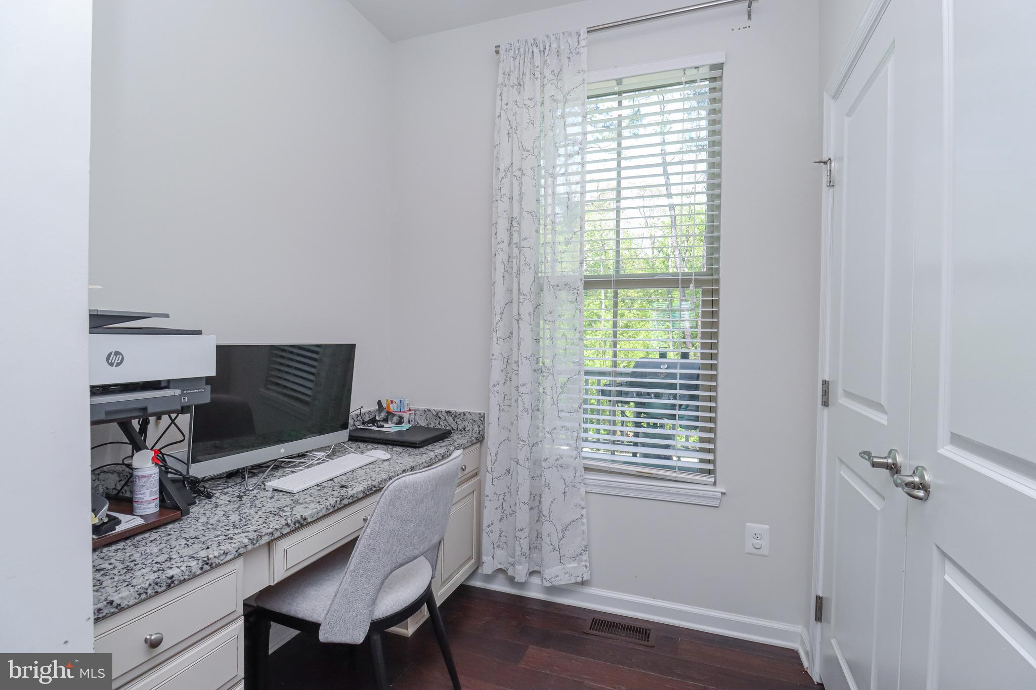 PONDVIEW - Residential