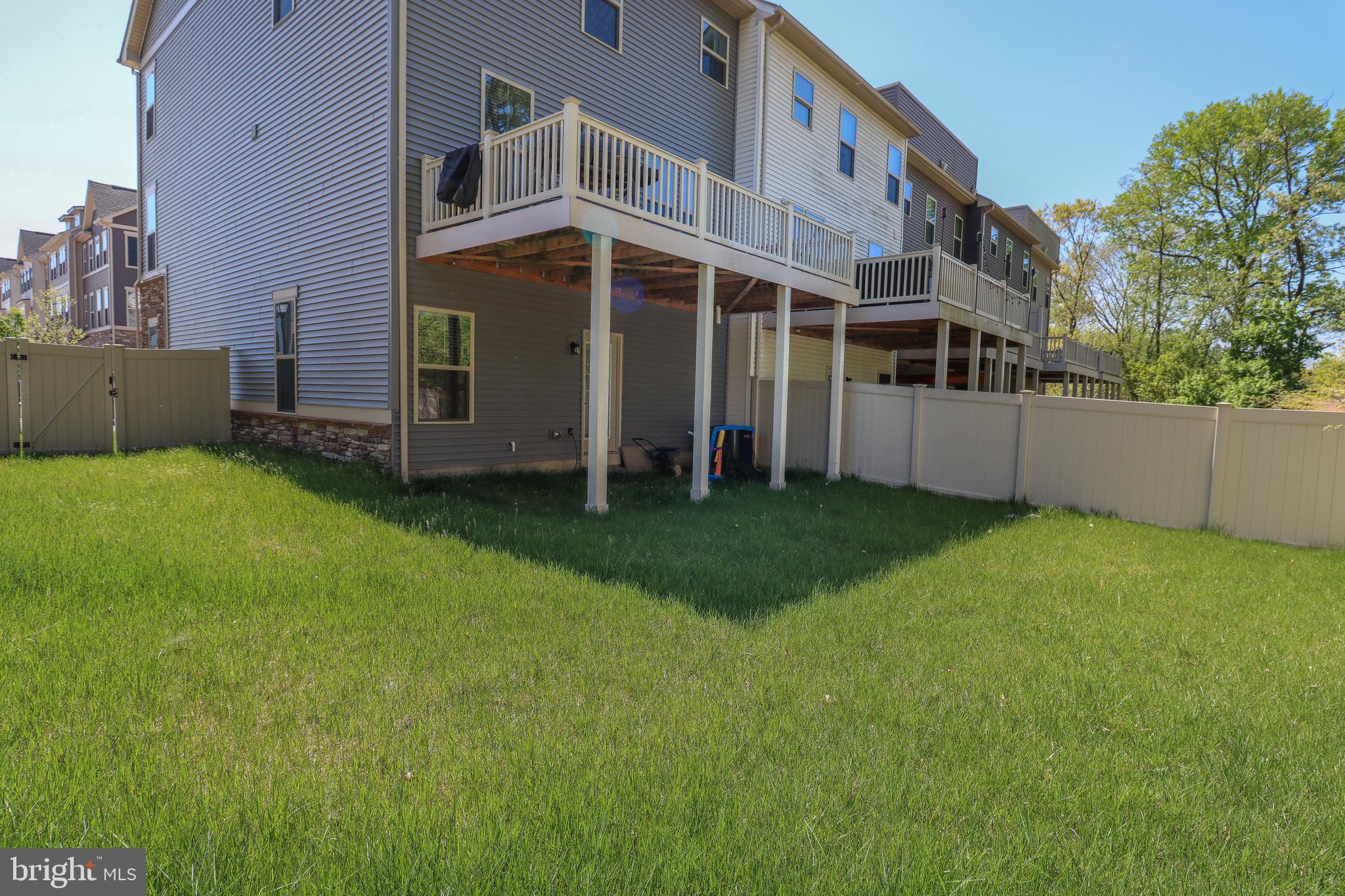 PONDVIEW - Residential