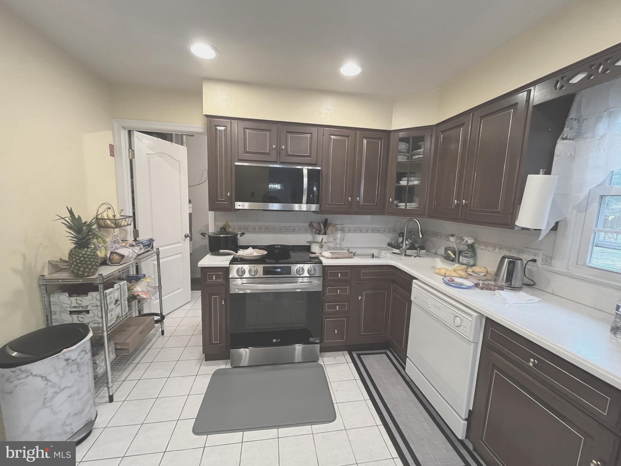 SURRATTS MANOR - Residential