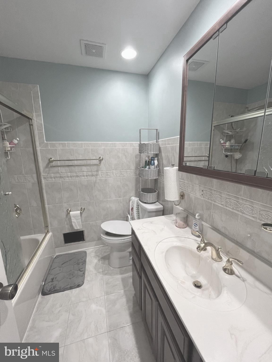 SURRATTS MANOR - Residential