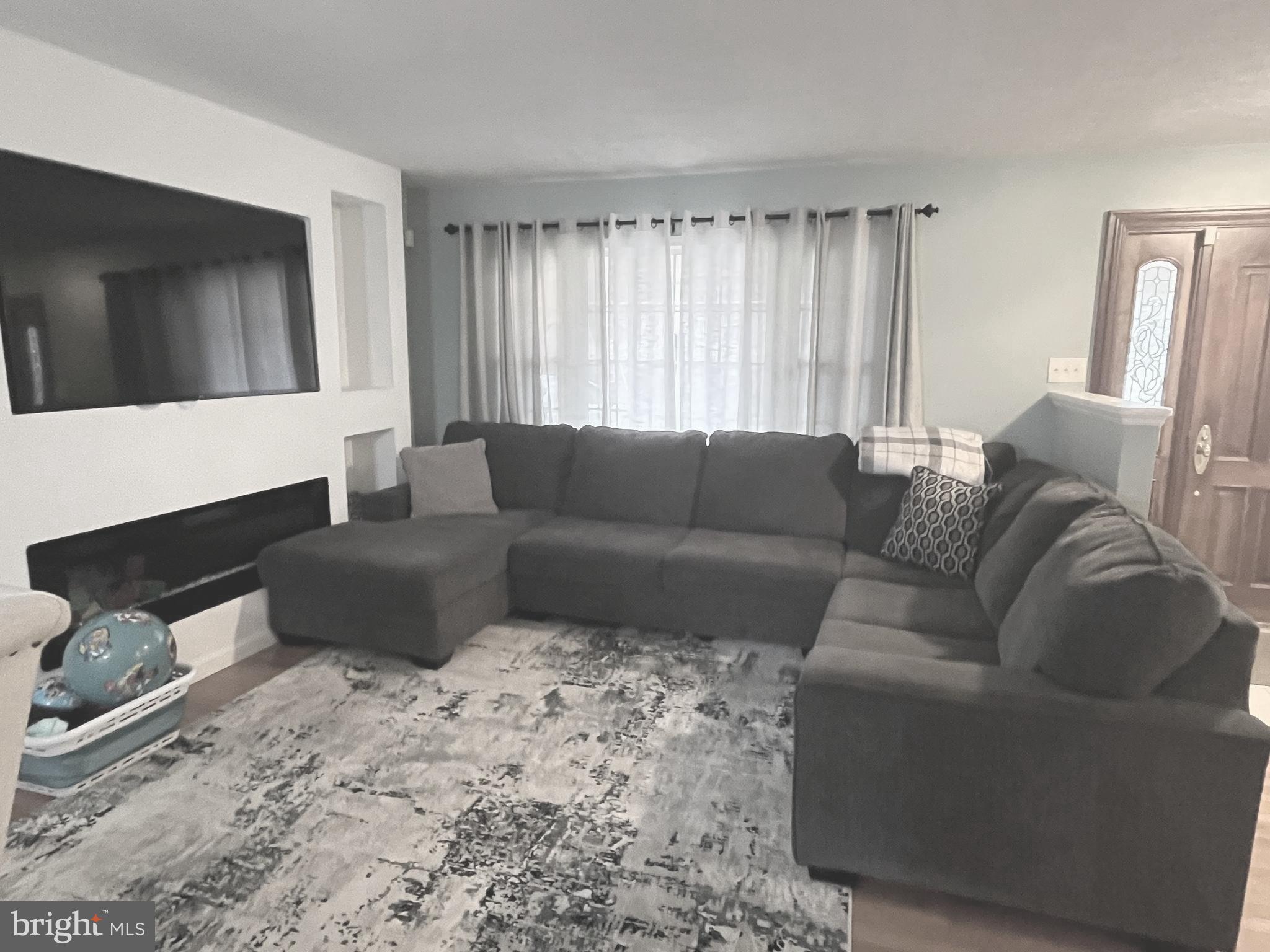 SURRATTS MANOR - Residential