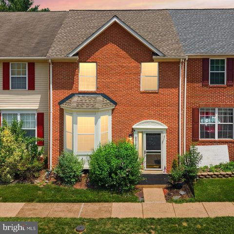 Townhouse For Sale - 20102 Hardwood Terrace<br/> Loudoun County, ASHBURN, VA 20147