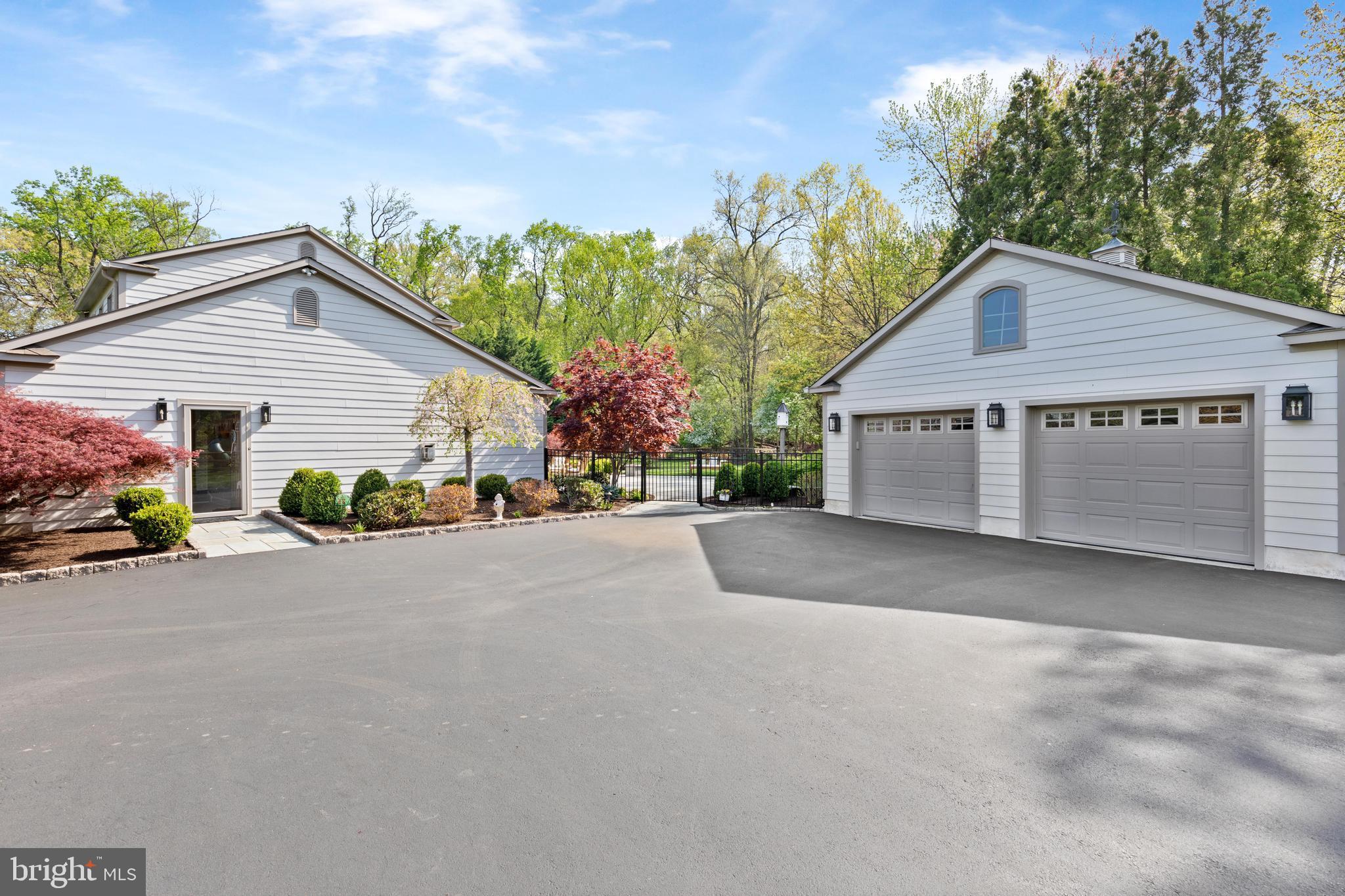 BLUE BELL GDNS - Residential