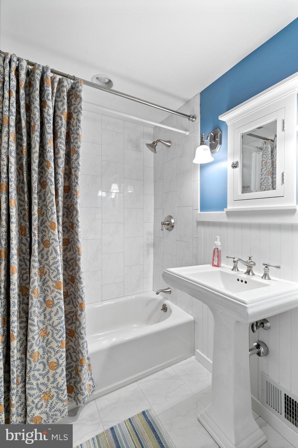 BLUE BELL GDNS - Residential