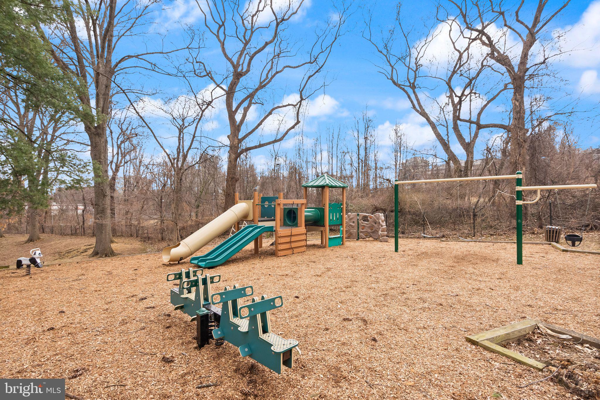 THE COLONIES - Residential