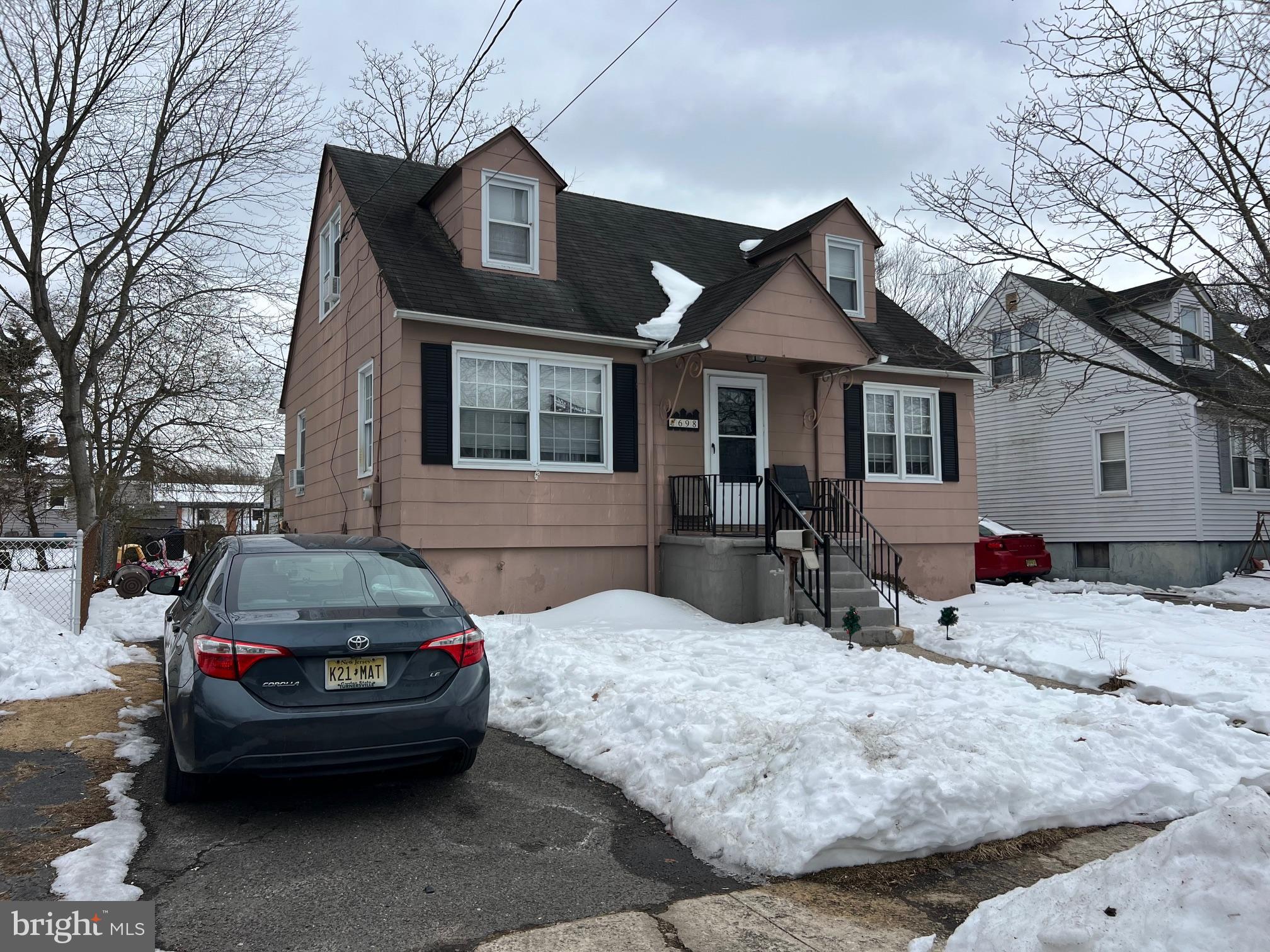 698 WASHINGTON AVENUE