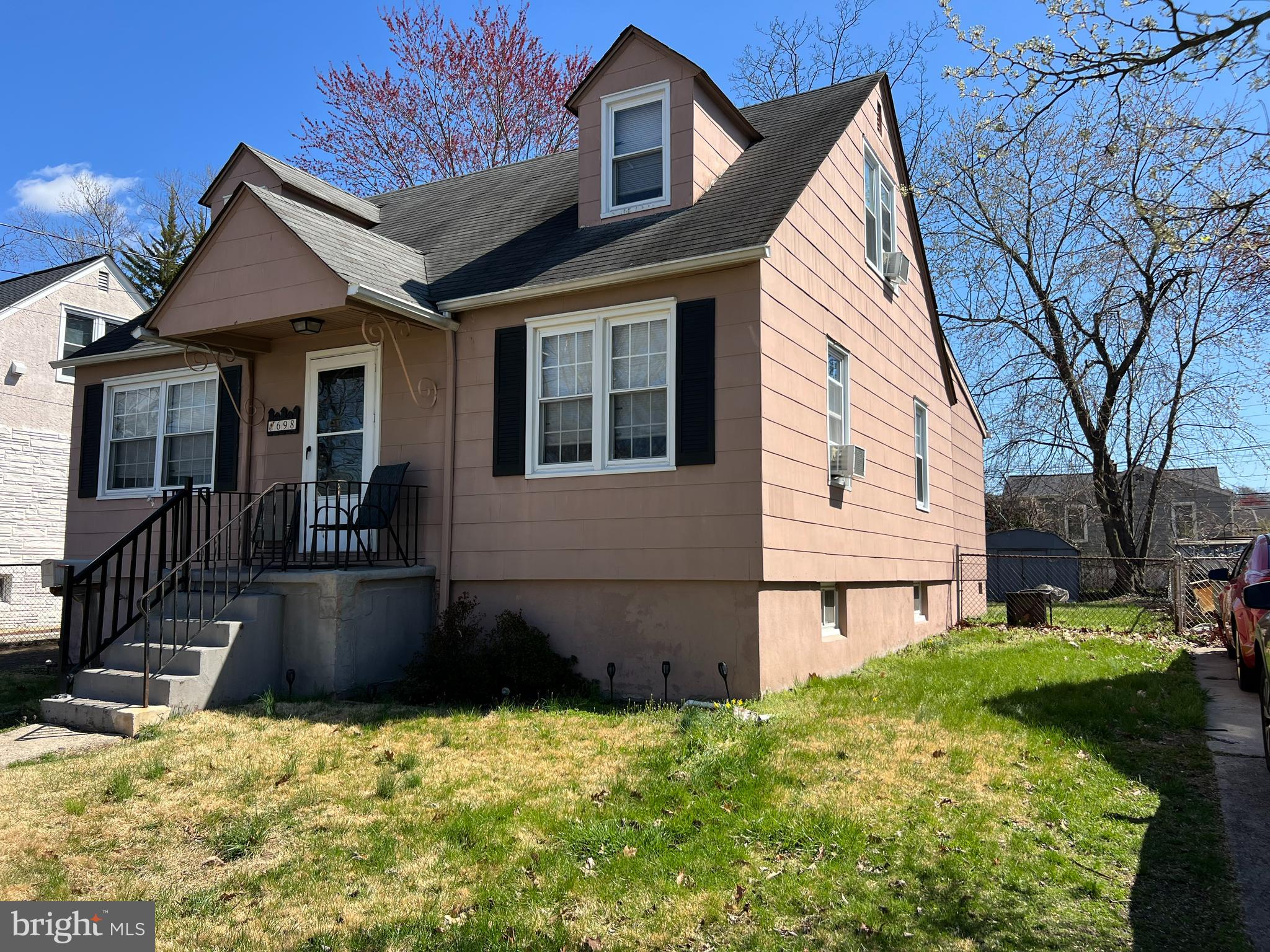 698 WASHINGTON AVENUE