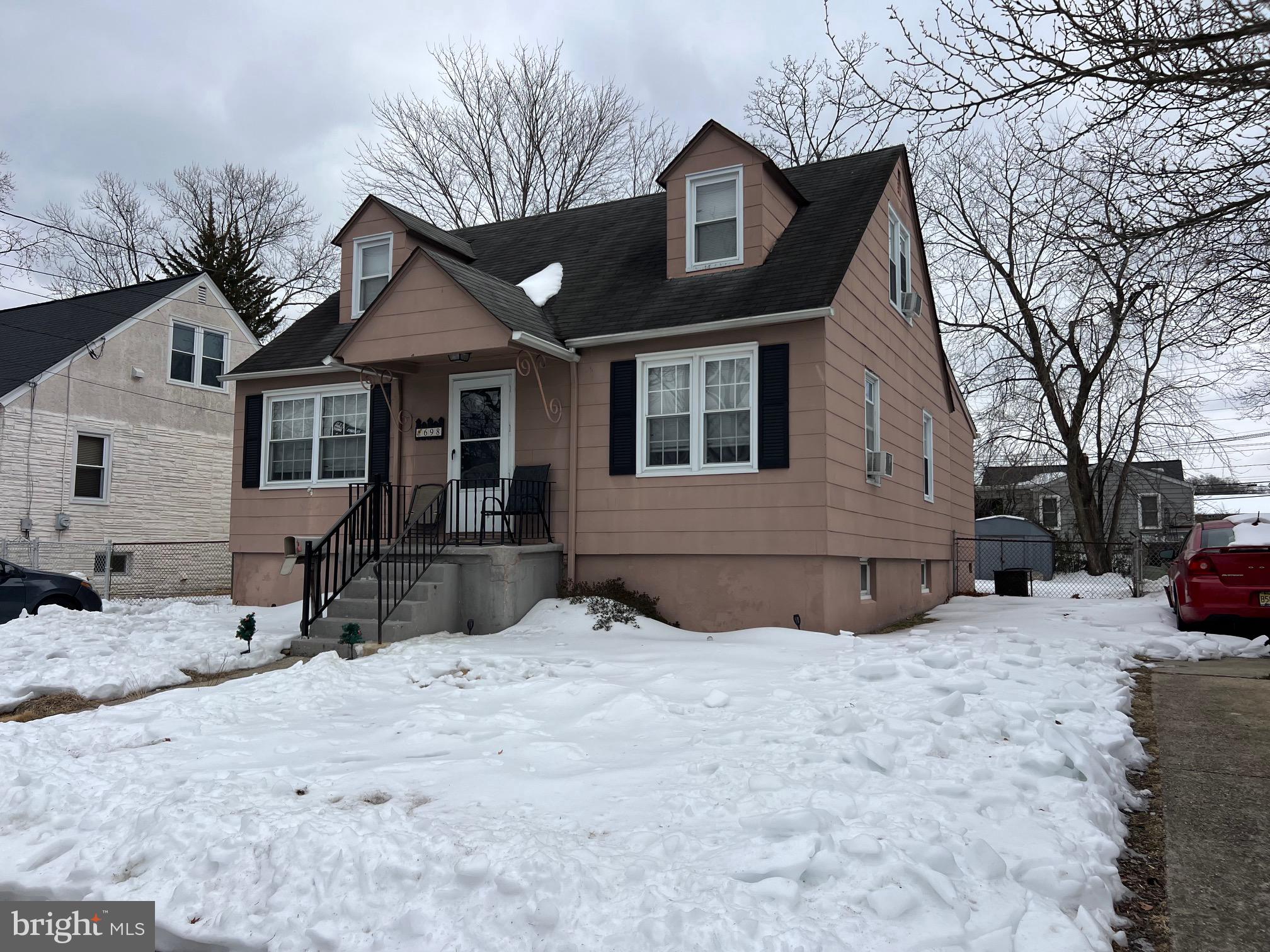 698 WASHINGTON AVENUE