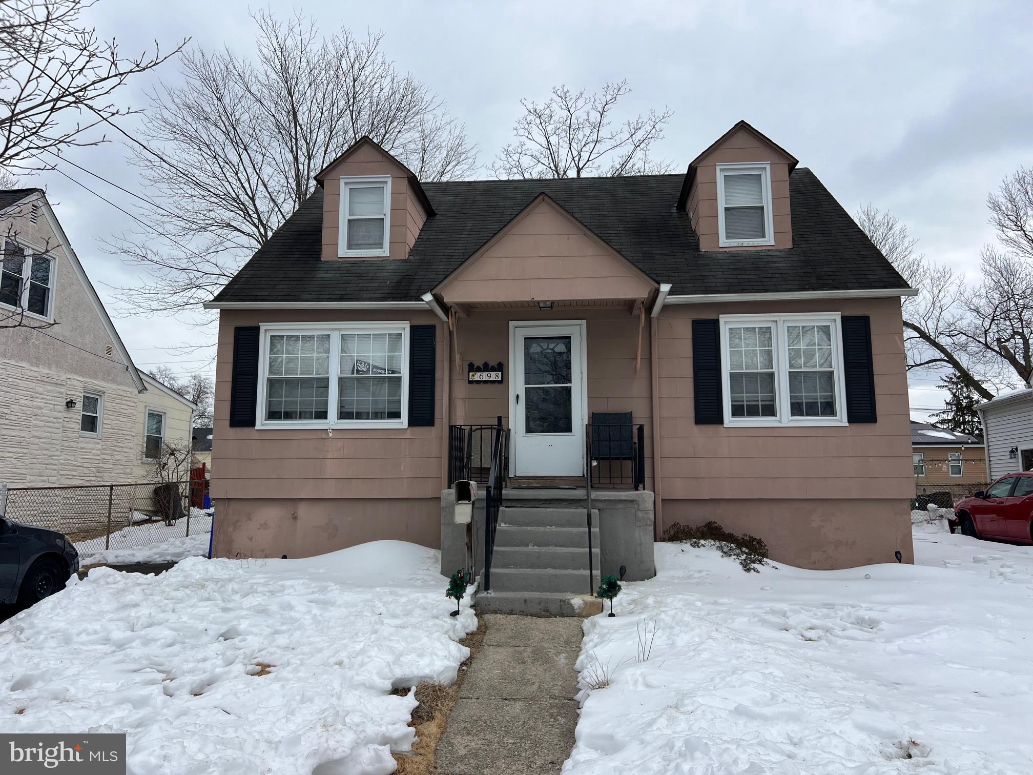 698 WASHINGTON AVENUE