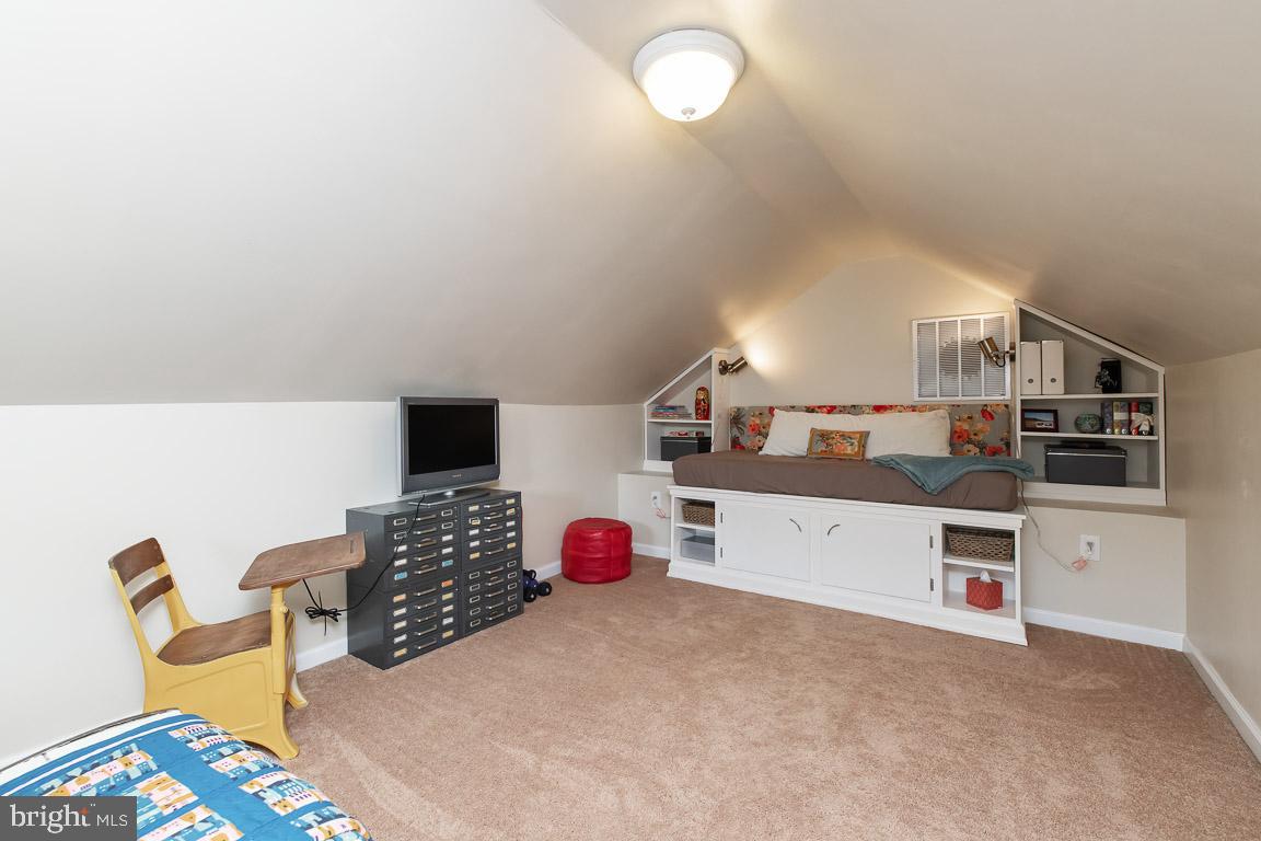 LAURAVILLE HISTORIC DISTRICT - Residential