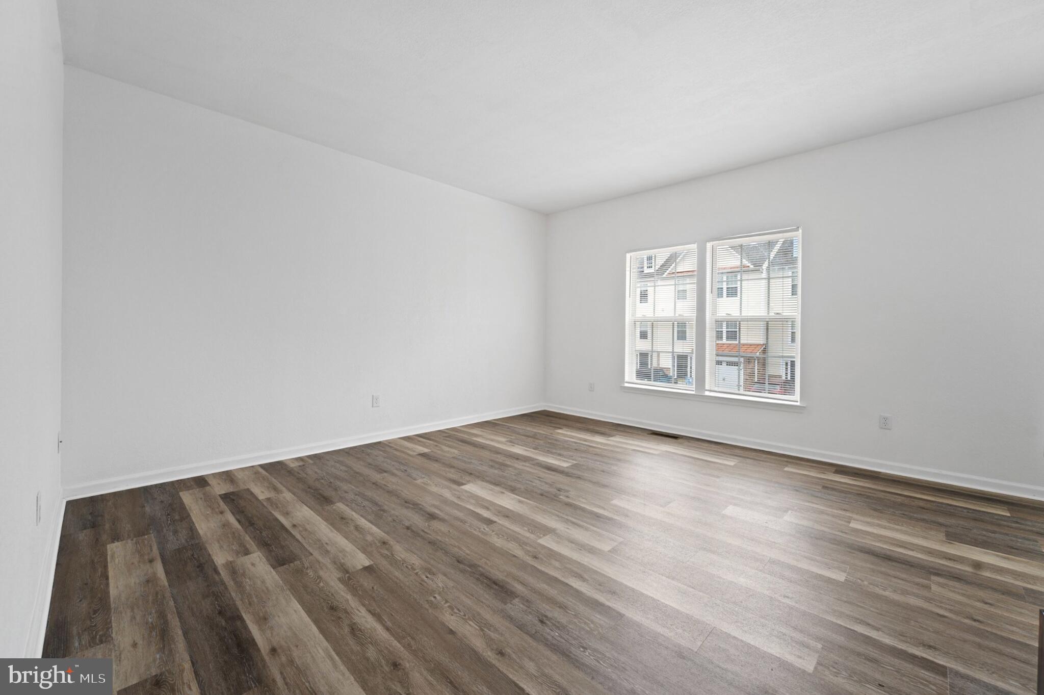 CREEKSIDE - Residential