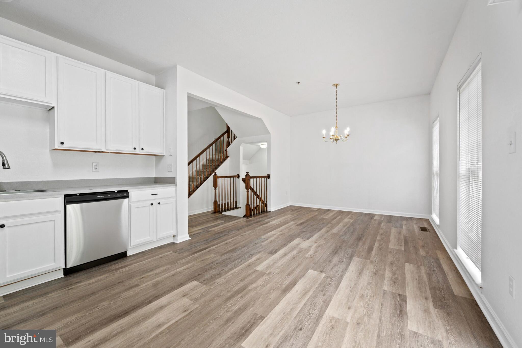 CREEKSIDE - Residential