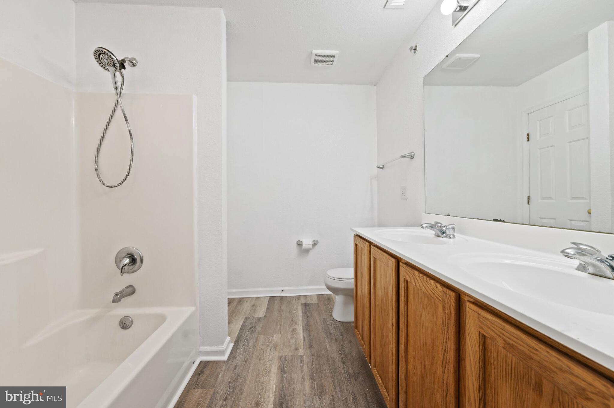 CREEKSIDE - Residential