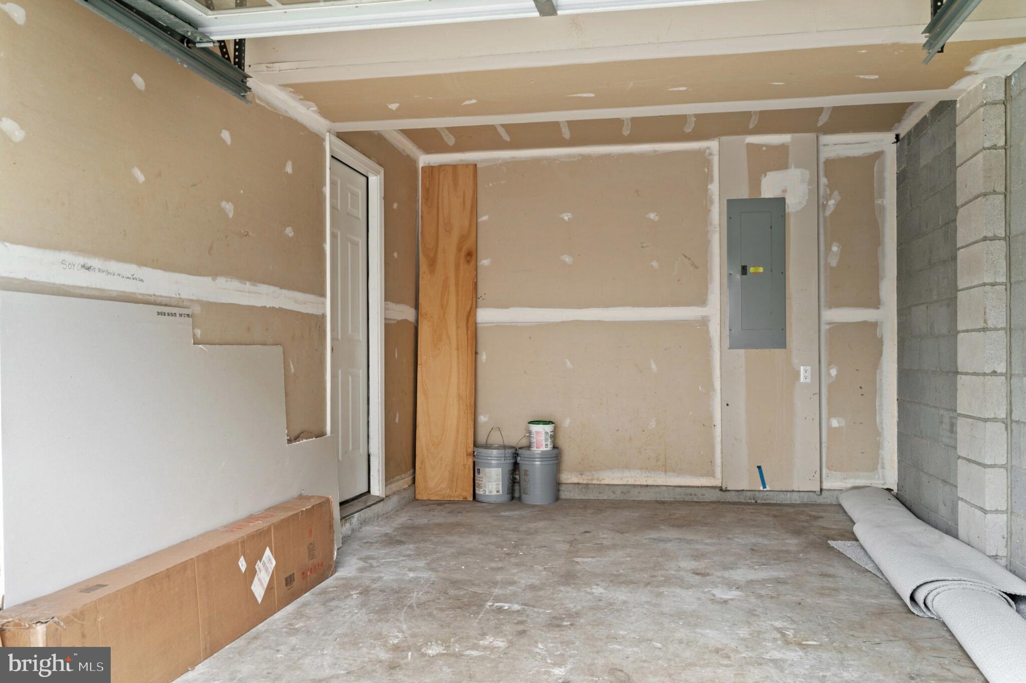 CREEKSIDE - Residential