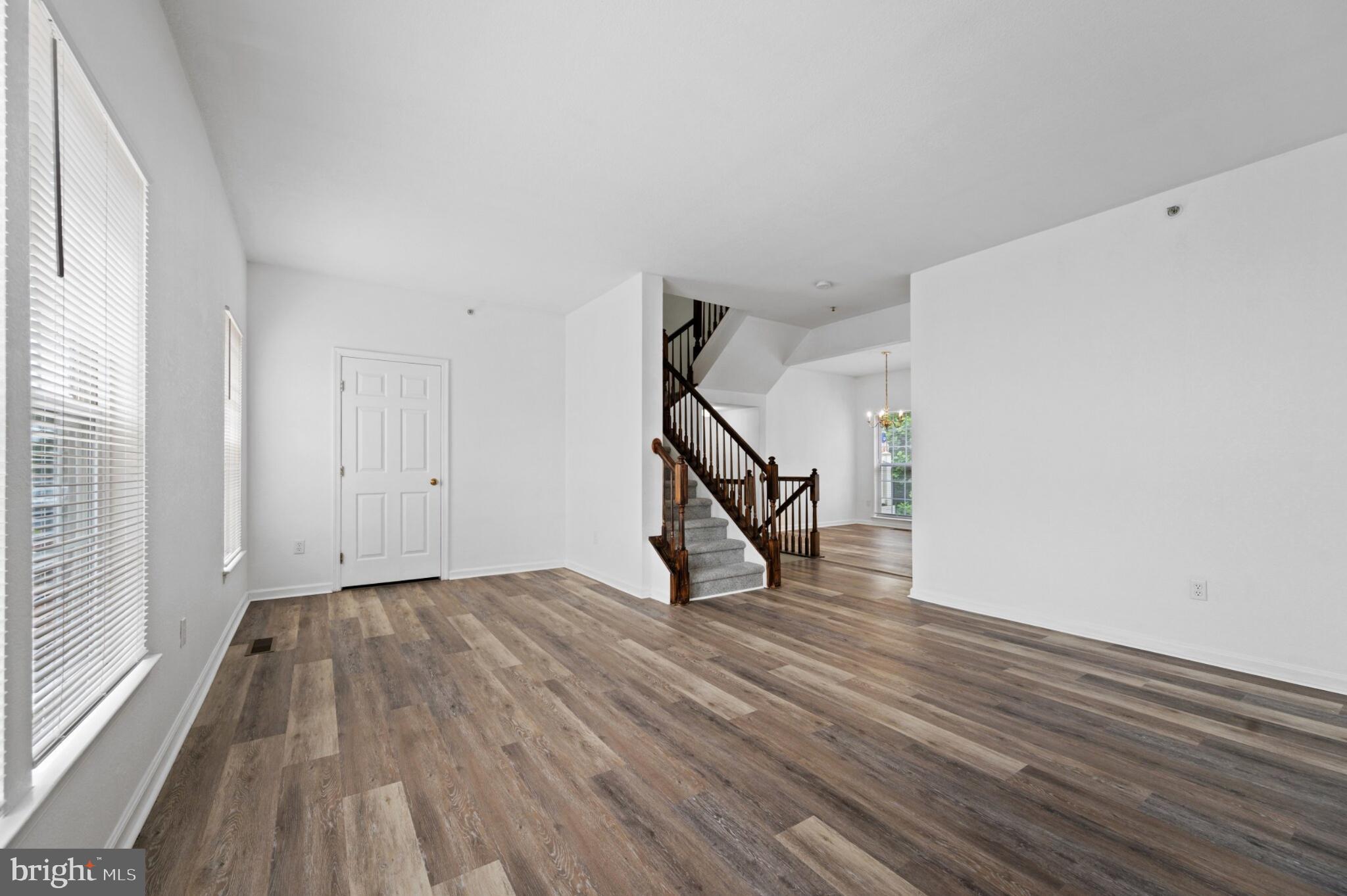 CREEKSIDE - Residential