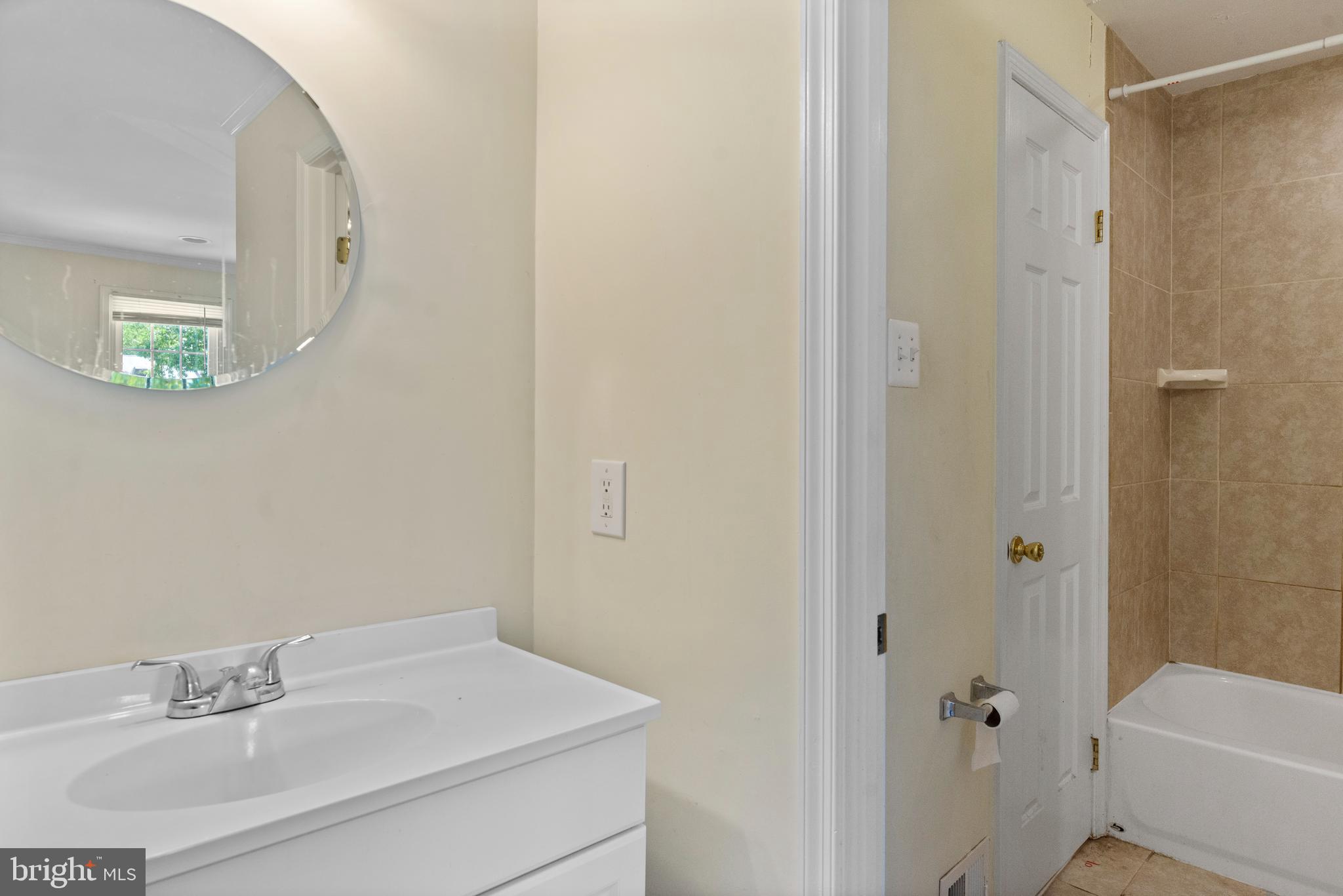 HILLCREST TOWNE - Residential