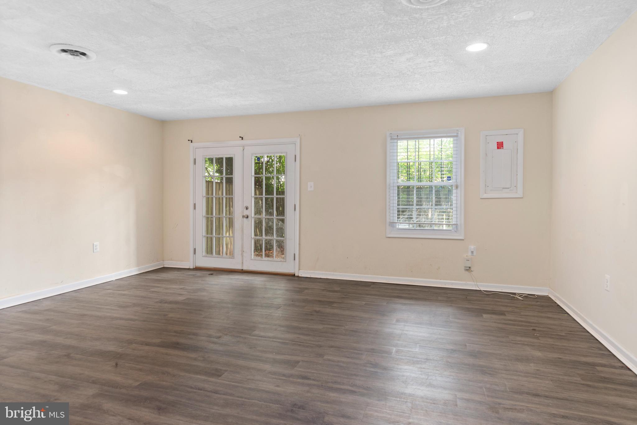 HILLCREST TOWNE - Residential