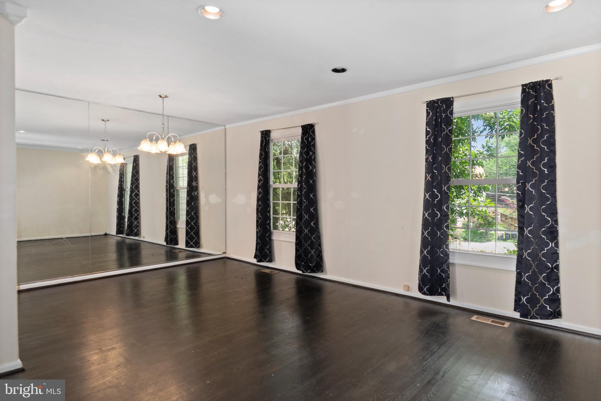 HILLCREST TOWNE - Residential