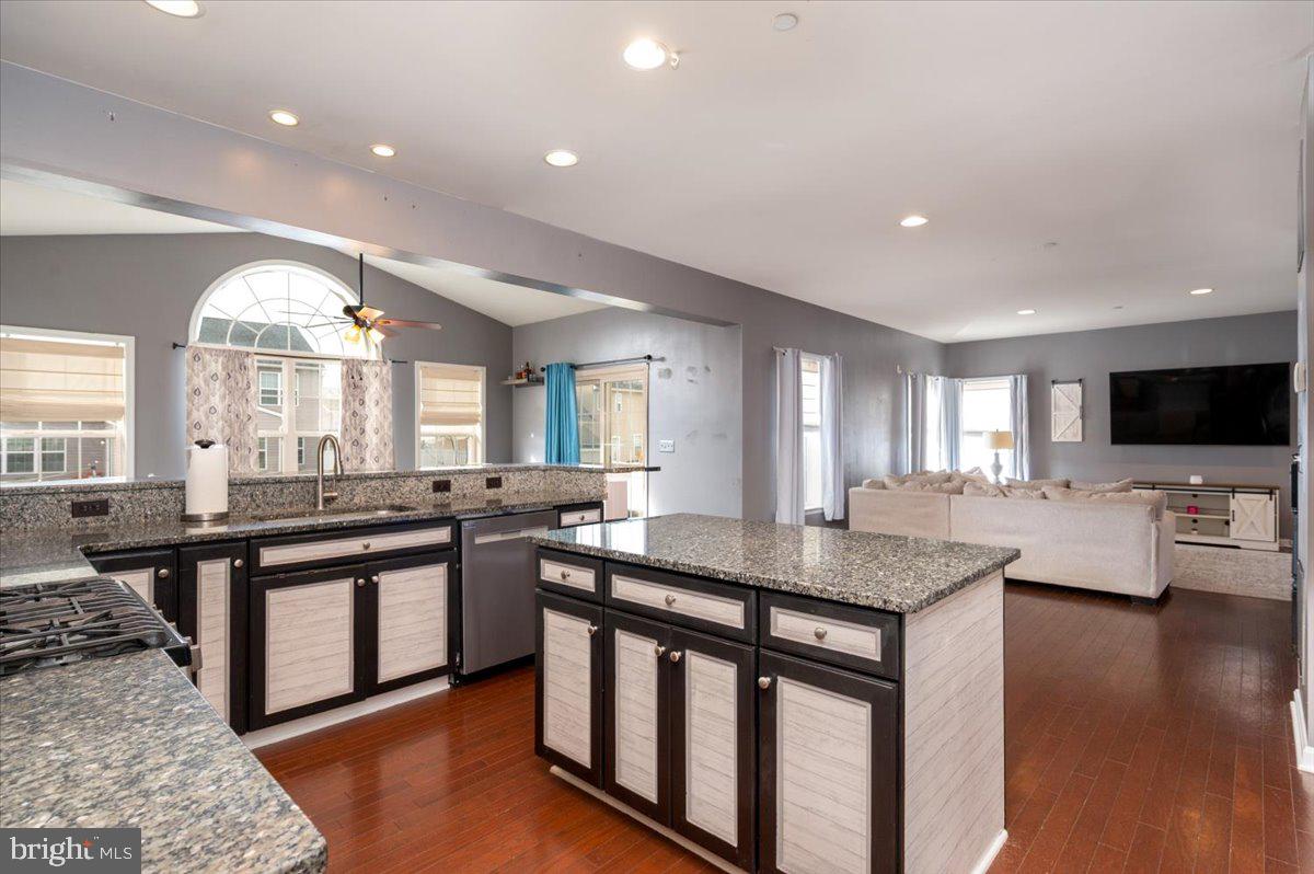 NORTH BROOK - Residential