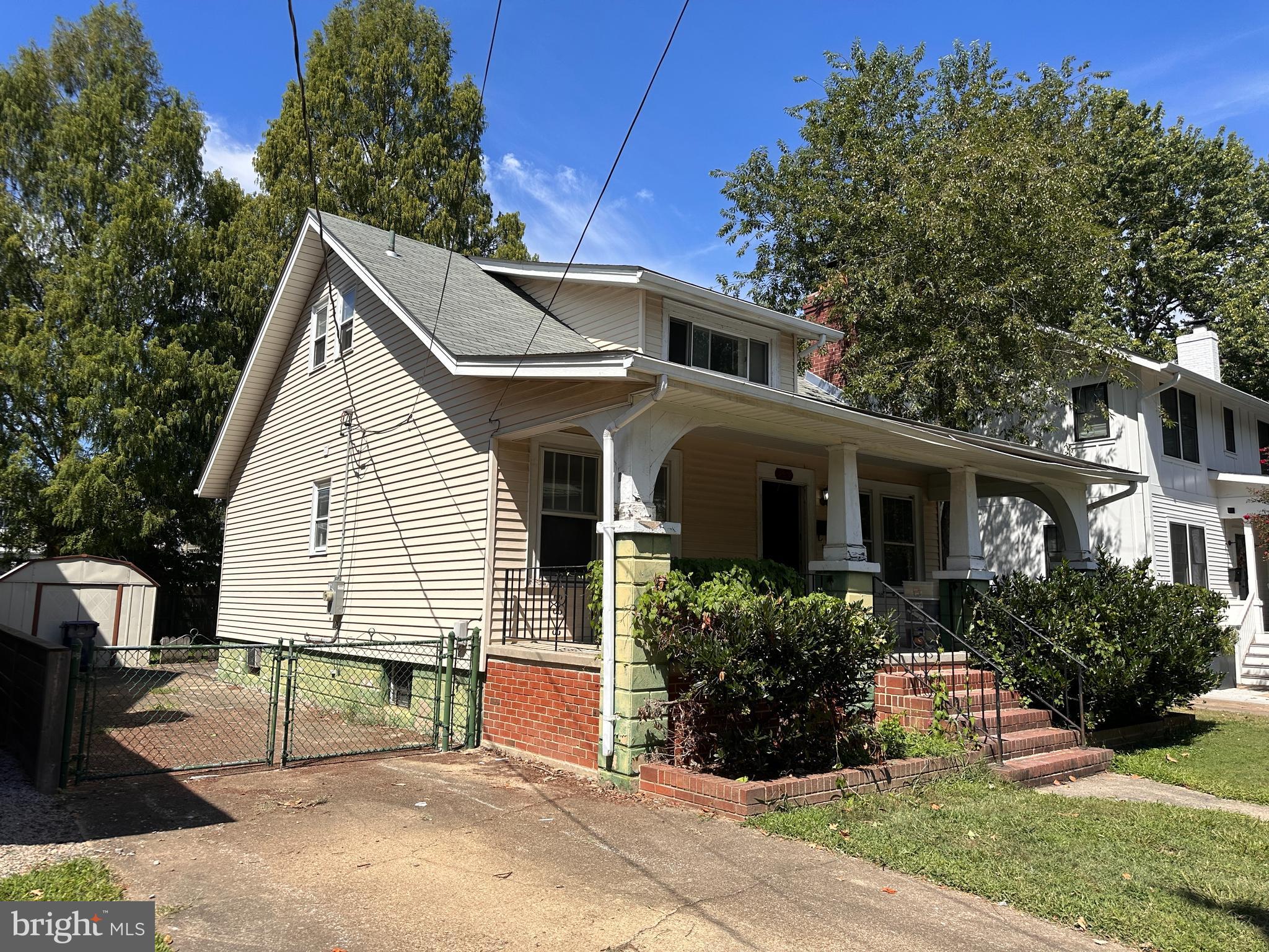 2502 LESLIE AVENUE
