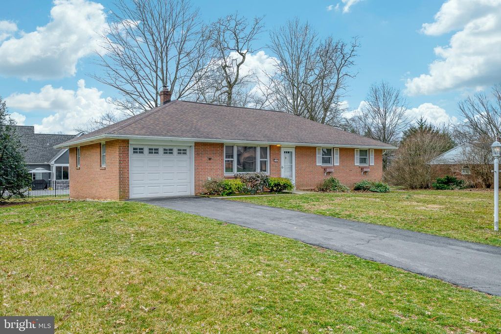 Photo of 118 MAYFIELD DR, LITITZ, PA 17543 (MLS # PALA2032014)