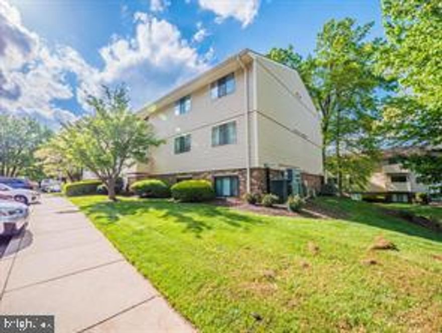 Beautifully  2-bedroom and 2-bathroom condo 
 This sun-filled apartment has spacious bedrooms, and in-unit laundry. 
Nice little Balcony with Southern Exposure.  The primary bedroom has a large walk-in closet and full bathroom. The location is convenient for commuters and many local shops and restaurants . 

 

Close to bus, shopping, dining, and much more**Minimum lease term is 24 months.