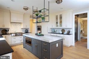 151 LEXINGTON MANOR