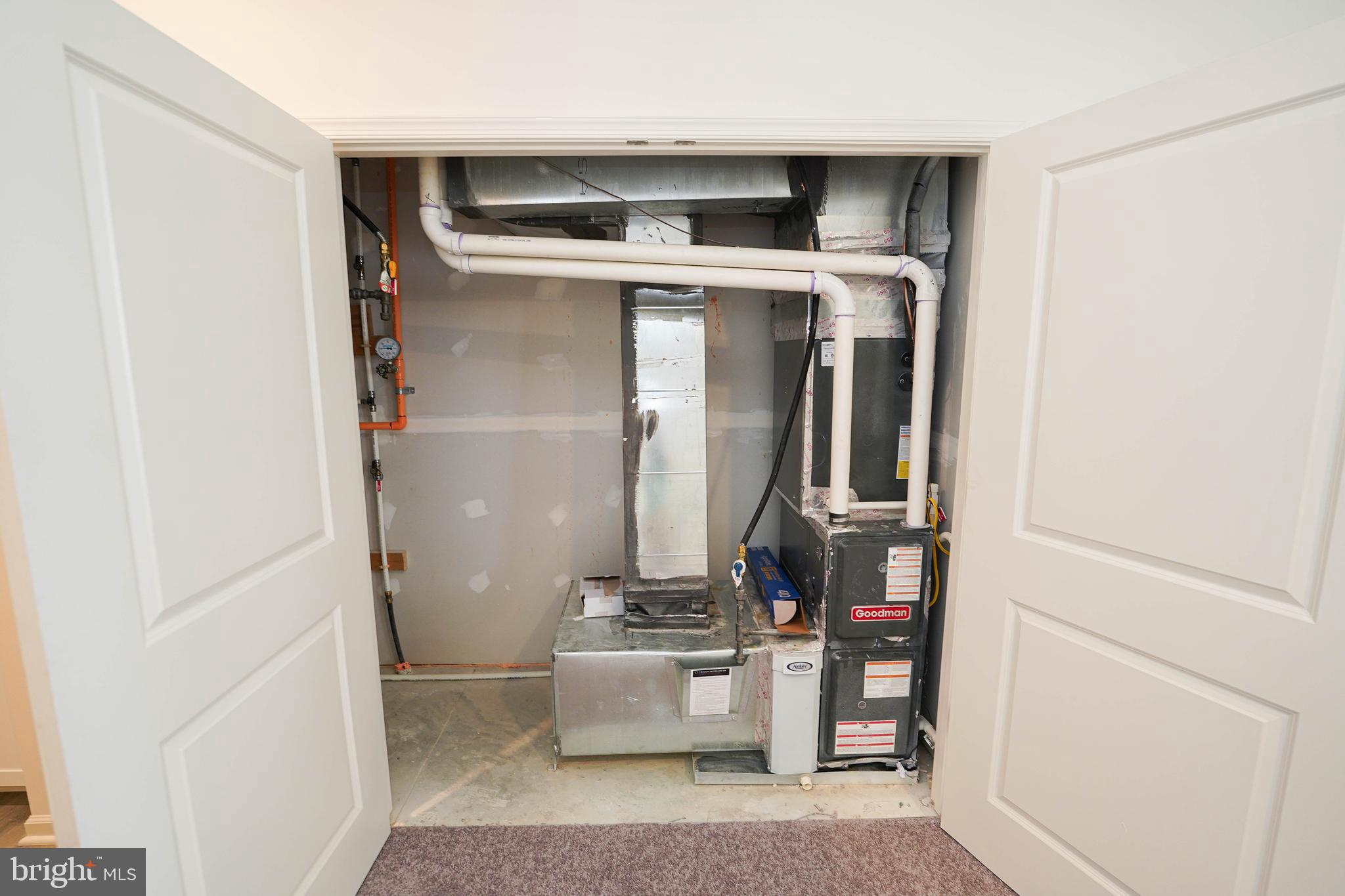 DEEP HARBOUR - Residential Lease