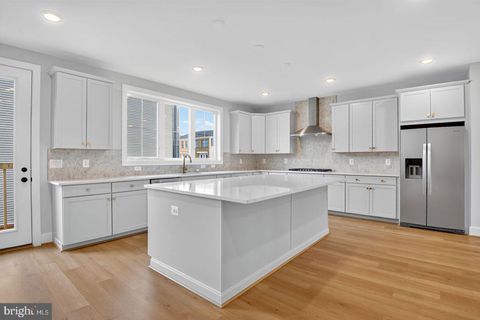 42241 SHINING STAR SQUARE BRAMBLETON VA 20148