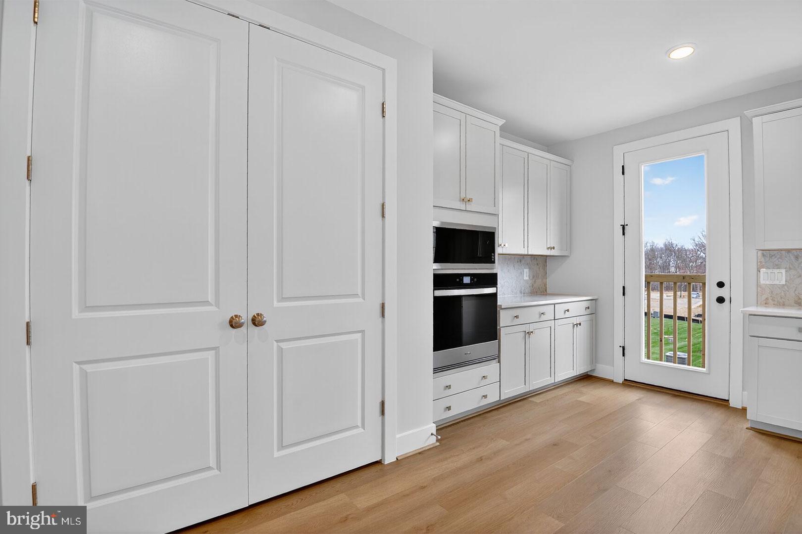 42241 SHINING STAR SQUARE