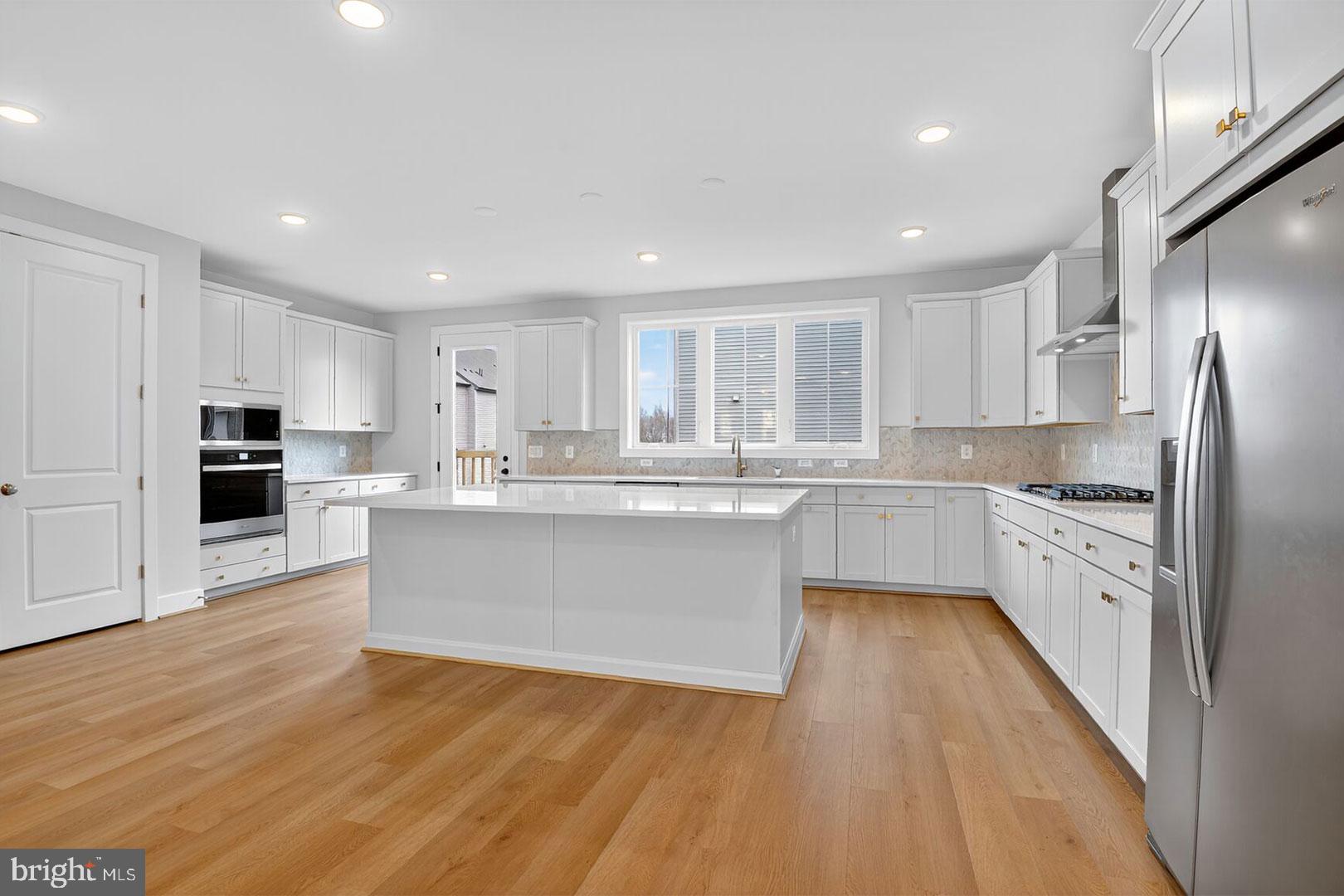 42241 SHINING STAR SQUARE