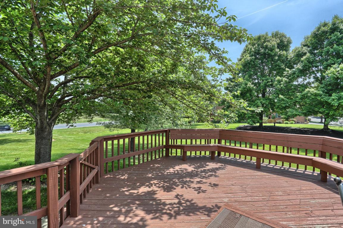 WOODS EDGE - Residential