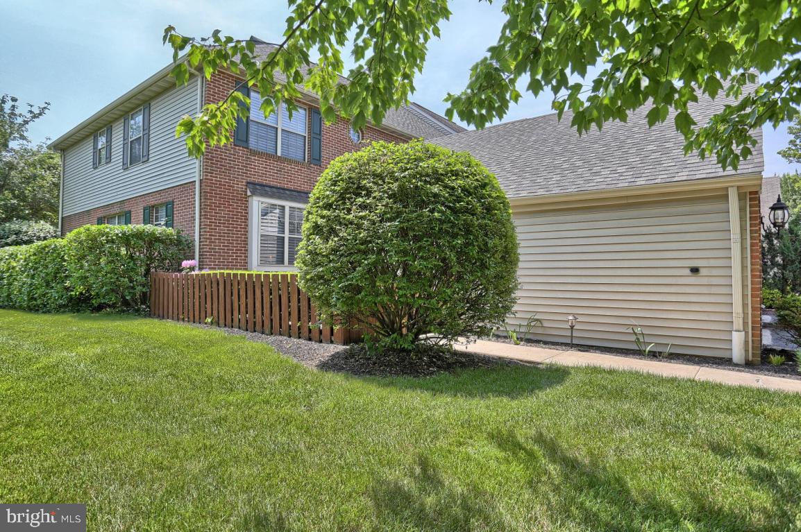 WOODS EDGE - Residential